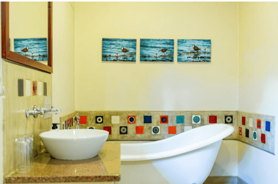 Colorful tiled bathroom at Bayete Guest Lodge