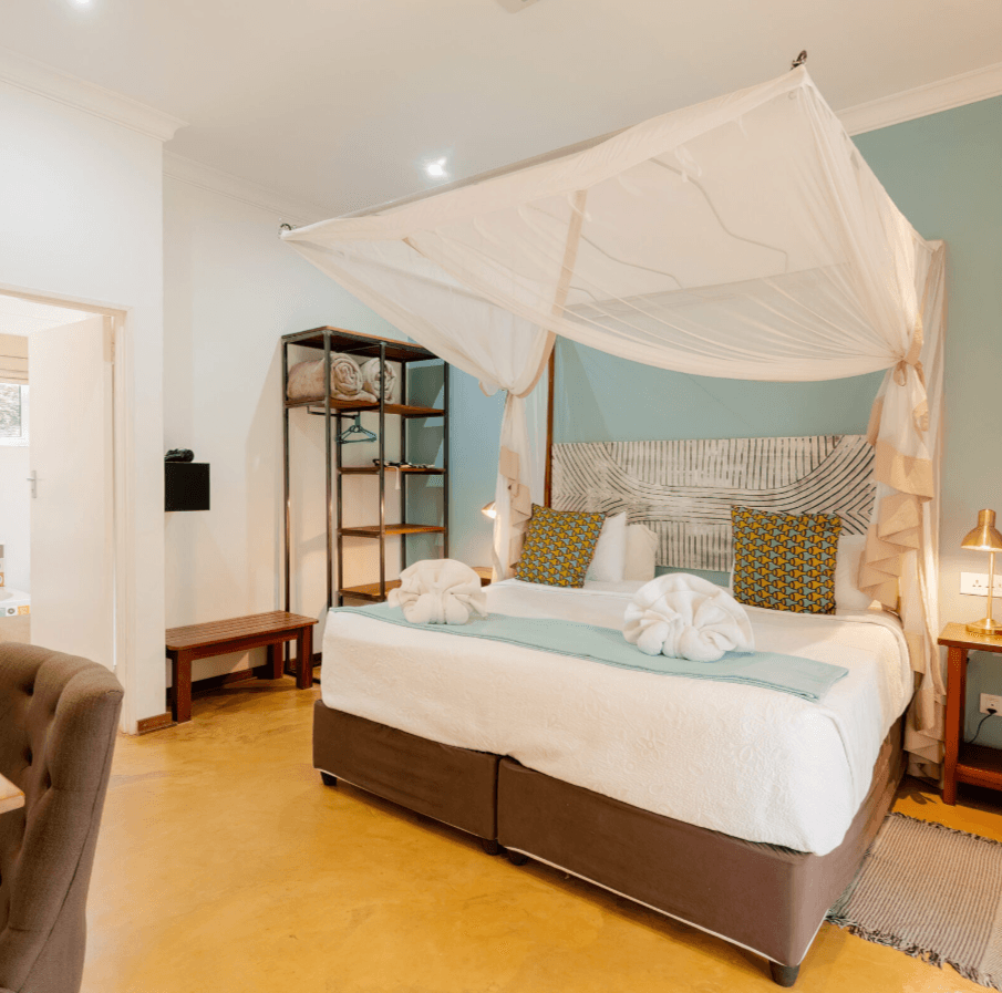 Canopy bed room at Bayete Guest Lodge